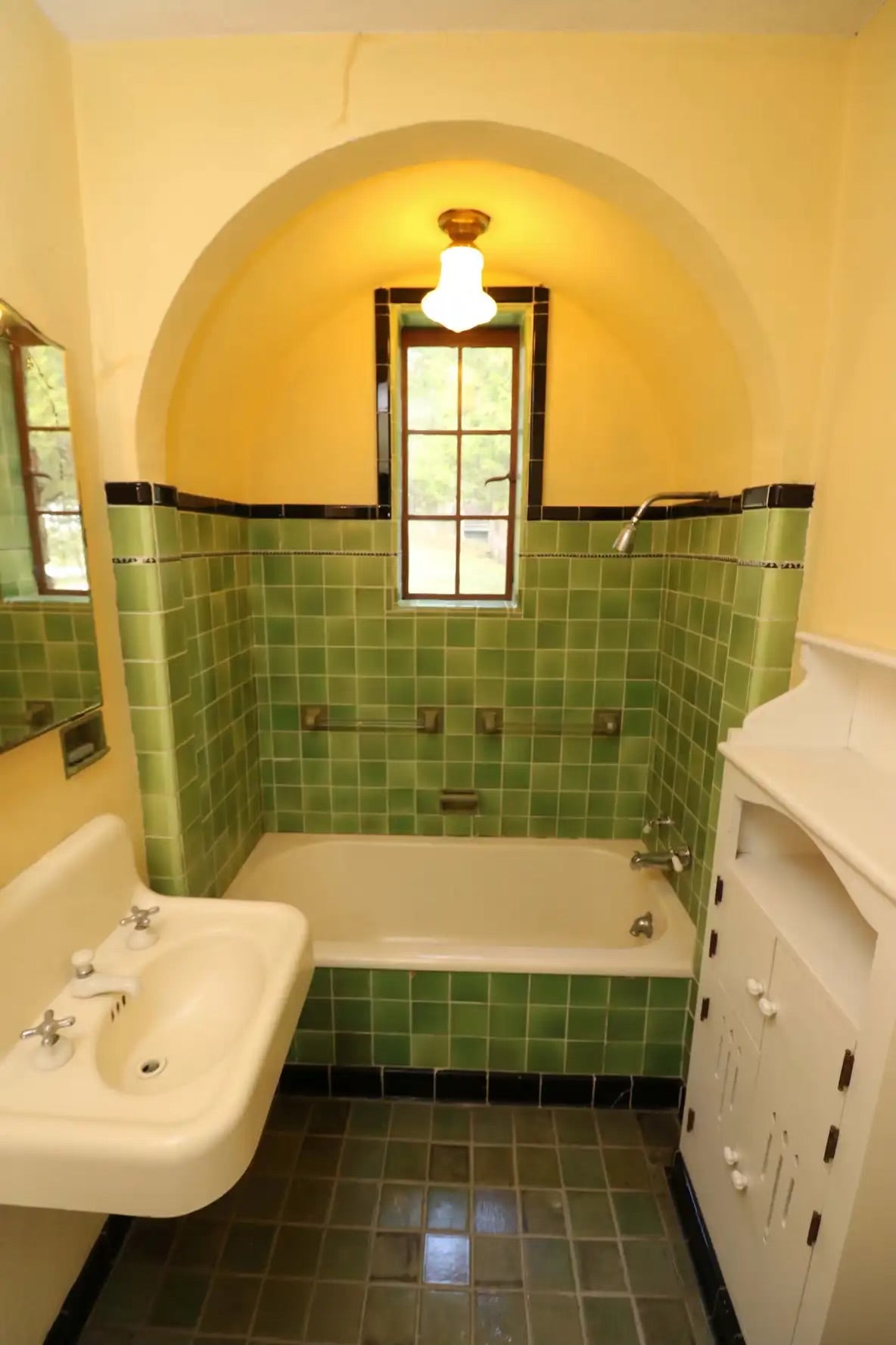 green square mosaic tile bathroom