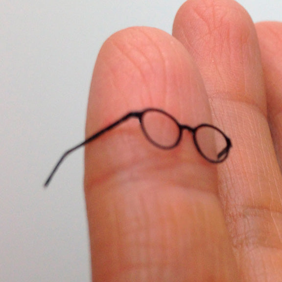 round-reading-eyeglasses-dollhouse-miniature-eyewear-black-side